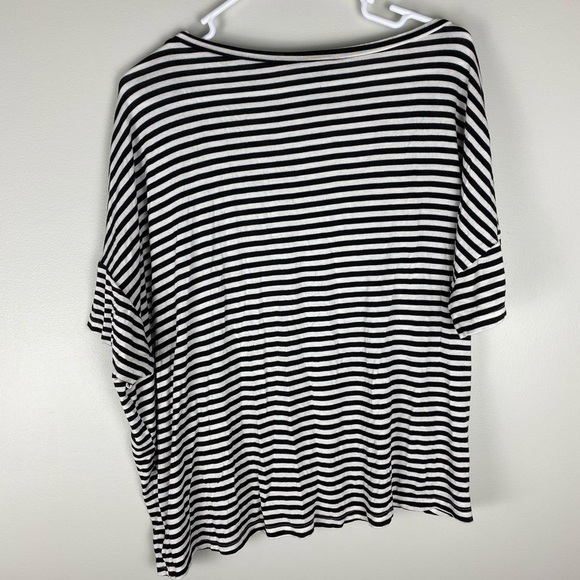 Design Lab Lord & Taylor Striped Asymmetrical Black and White Short Sleeve - Picture 2 of 4
